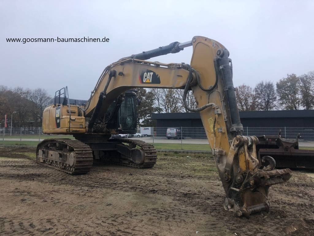 CAT 352 F - Lánctalpas kotró: 1 kép. CAT 352 F - Lánctalpas kotró: 1 kép.