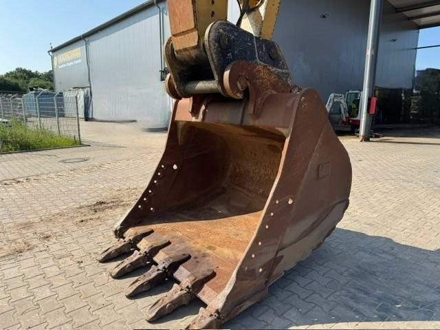 CAT 352 F - Lánctalpas kotró: 4 kép. CAT 352 F - Lánctalpas kotró: 4 kép.
