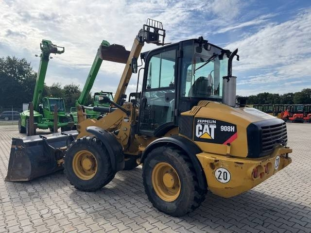 CAT 908 H - Gumikerekes homlokrakodó: 1 kép. CAT 908 H - Gumikerekes homlokrakodó: 1 kép.