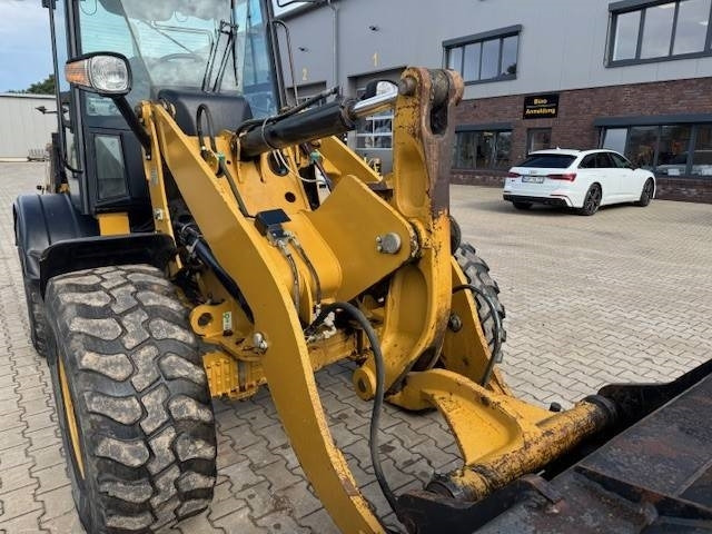 CAT 908 H - Gumikerekes homlokrakodó: 5 kép. CAT 908 H - Gumikerekes homlokrakodó: 5 kép.