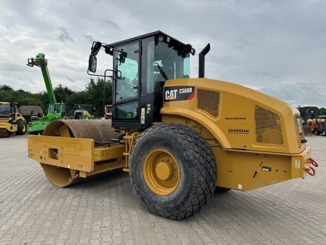 CAT CS 66 B - Talajtömörítő: 1 kép. CAT CS 66 B - Talajtömörítő: 1 kép.