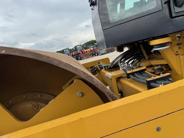 CAT CS 66B - Talajtömörítő: 4 kép. CAT CS 66B - Talajtömörítő: 4 kép.