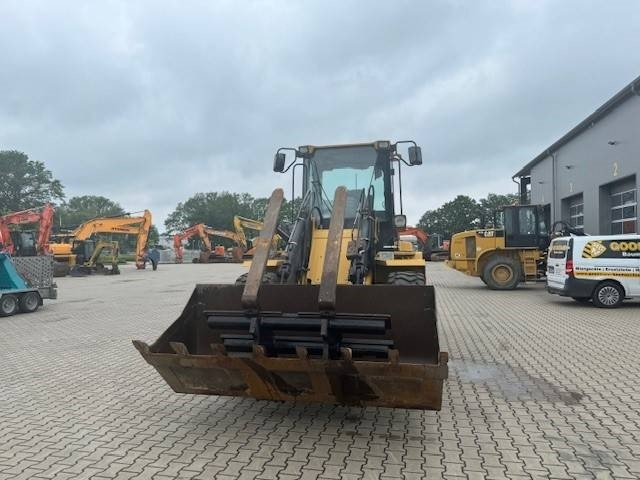 CAT IT 14 G - Gumikerekes homlokrakodó: 5 kép. CAT IT 14 G - Gumikerekes homlokrakodó: 5 kép.