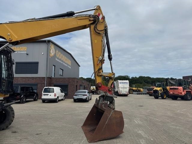 CAT M 318F - Gumikerekes kotró: 4 kép. CAT M 318F - Gumikerekes kotró: 4 kép.