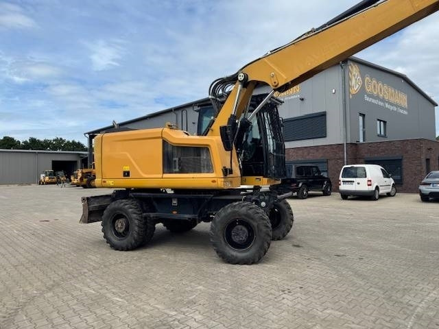 CAT M 318F - Gumikerekes kotró: 3 kép. CAT M 318F - Gumikerekes kotró: 3 kép.