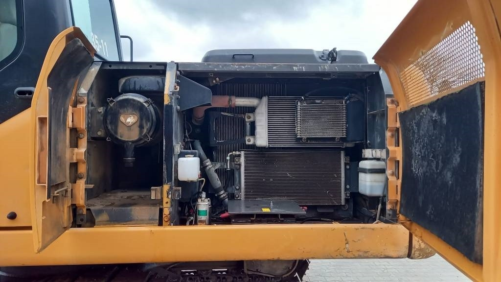 Case CX 210 B - Lánctalpas kotró: 5 kép. Case CX 210 B - Lánctalpas kotró: 5 kép.