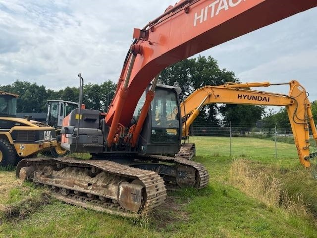 HITACHI ZX 210LC - Lánctalpas kotró: 3 kép. HITACHI ZX 210LC - Lánctalpas kotró: 3 kép.