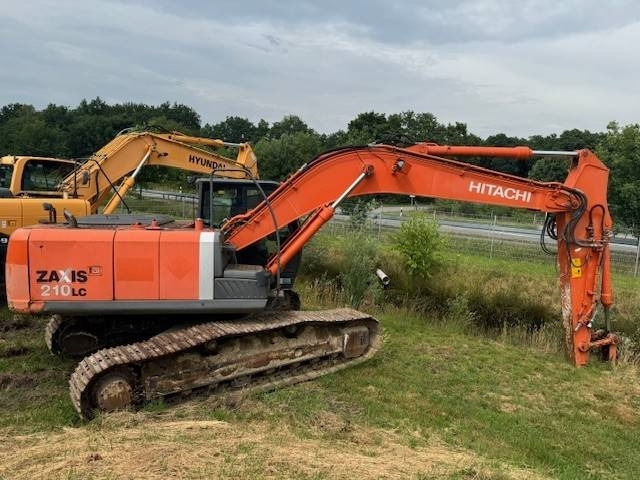 HITACHI ZX 210LC - Lánctalpas kotró: 1 kép. HITACHI ZX 210LC - Lánctalpas kotró: 1 kép.