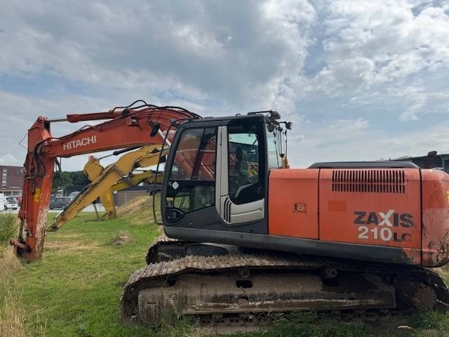 HITACHI ZX 210LC - Lánctalpas kotró: 4 kép. HITACHI ZX 210LC - Lánctalpas kotró: 4 kép.