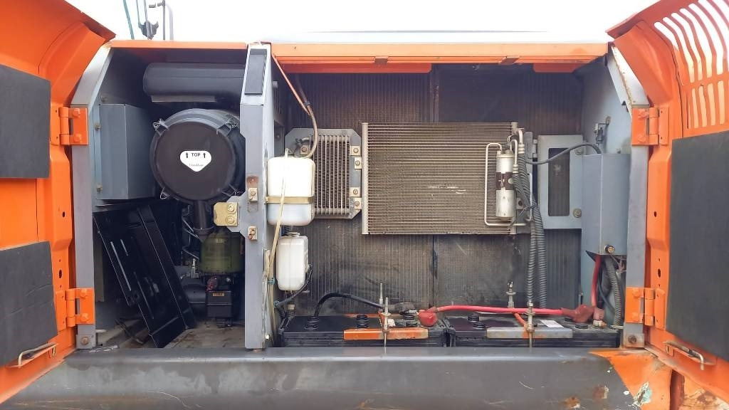 Lánctalpas kotró HITACHI ZX 210LC: 7 kép. Lánctalpas kotró HITACHI ZX 210LC: 7 kép.