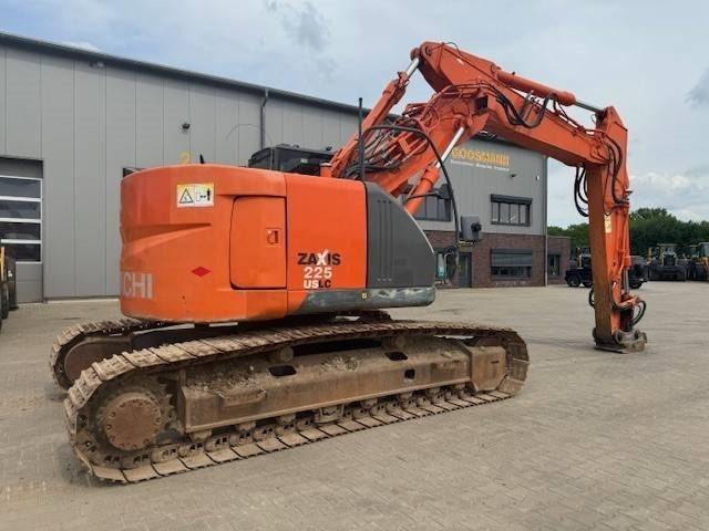 HITACHI ZX 225USLC-3 - Lánctalpas kotró: 1 kép. HITACHI ZX 225USLC-3 - Lánctalpas kotró: 1 kép.