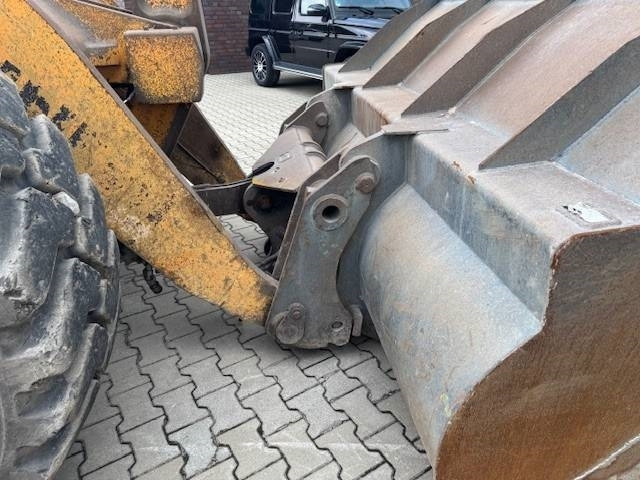 HYUNDAI HL 955A - Gumikerekes homlokrakodó: 5 kép. HYUNDAI HL 955A - Gumikerekes homlokrakodó: 5 kép.