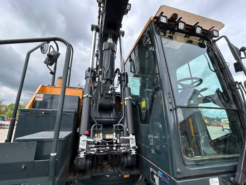 HYUNDAI HW170 ACR - Gumikerekes kotró: 5 kép. HYUNDAI HW170 ACR - Gumikerekes kotró: 5 kép.