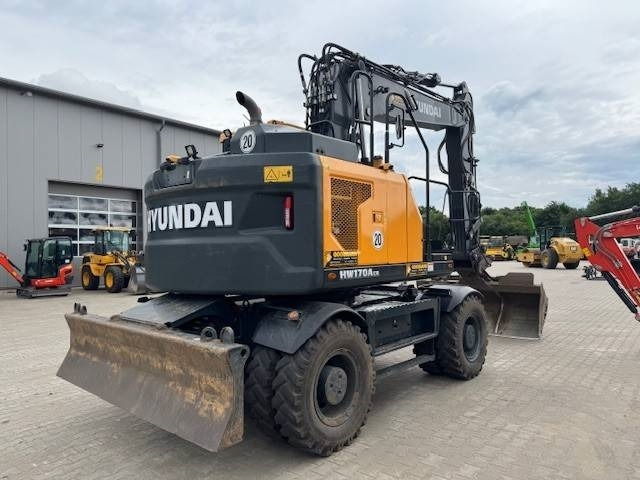 HYUNDAI HW170 ACR - Gumikerekes kotró: 4 kép. HYUNDAI HW170 ACR - Gumikerekes kotró: 4 kép.