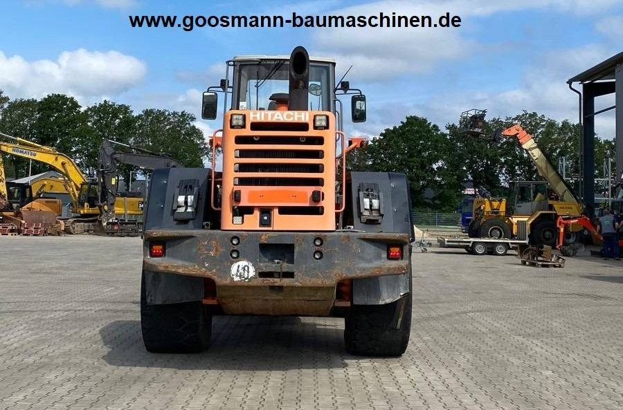 Hitachi LX 210 E - Gumikerekes homlokrakodó: 4 kép. Hitachi LX 210 E - Gumikerekes homlokrakodó: 4 kép.
