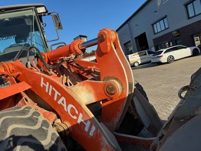 Hitachi ZW 180 - Gumikerekes homlokrakodó: 5 kép. Hitachi ZW 180 - Gumikerekes homlokrakodó: 5 kép.