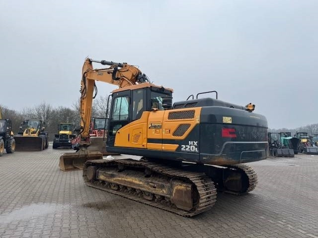 Hyundai HX 220 L - Lánctalpas kotró: 2 kép. Hyundai HX 220 L - Lánctalpas kotró: 2 kép.