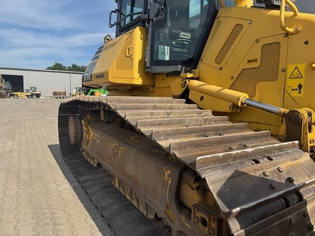 KOMATSU D61 PX-23 - Buldózer: 3 kép. KOMATSU D61 PX-23 - Buldózer: 3 kép.