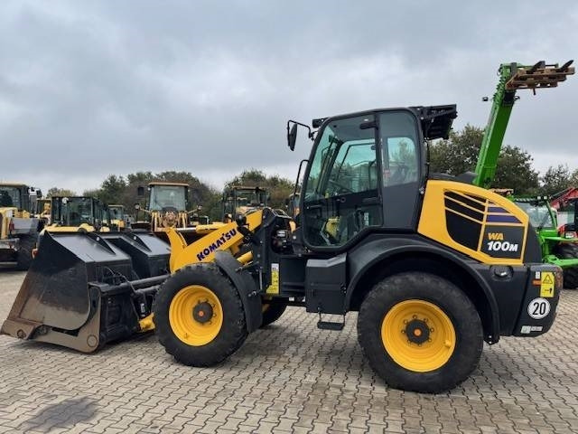 Komatsu WA 100 M-8 - Gumikerekes homlokrakodó: 3 kép. Komatsu WA 100 M-8 - Gumikerekes homlokrakodó: 3 kép.