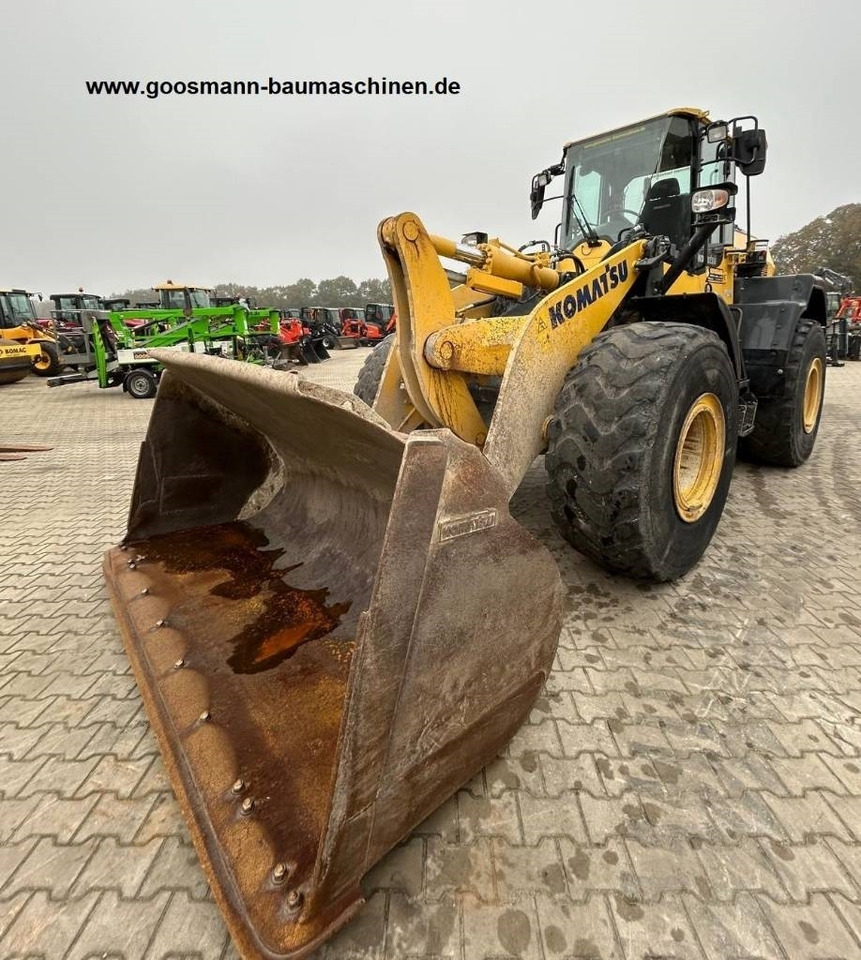 Komatsu WA 320-8 - Gumikerekes homlokrakodó: 1 kép. Komatsu WA 320-8 - Gumikerekes homlokrakodó: 1 kép.