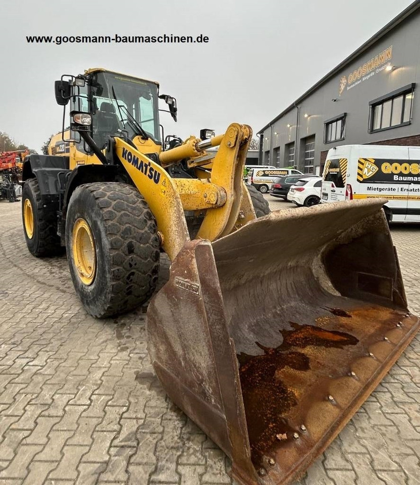 Komatsu WA 320-8 - Gumikerekes homlokrakodó: 4 kép. Komatsu WA 320-8 - Gumikerekes homlokrakodó: 4 kép.
