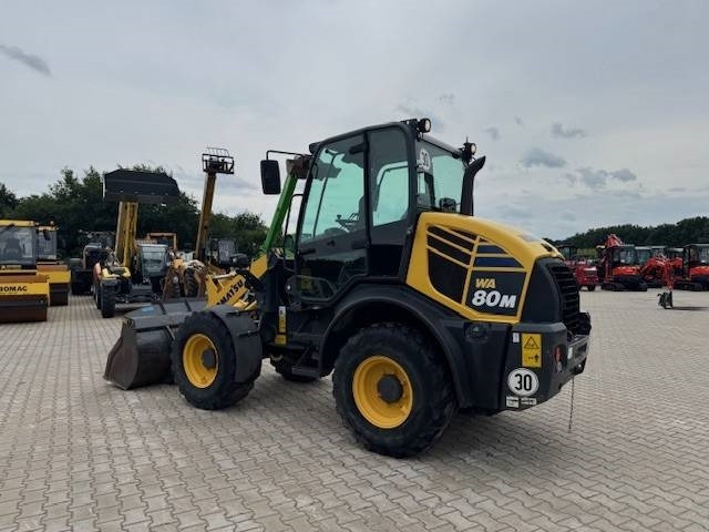 Komatsu WA 80 M - Gumikerekes homlokrakodó: 1 kép. Komatsu WA 80 M - Gumikerekes homlokrakodó: 1 kép.