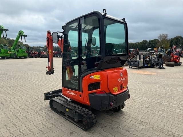 Kubota KX 019-4 - Minikotró: 3 kép. Kubota KX 019-4 - Minikotró: 3 kép.