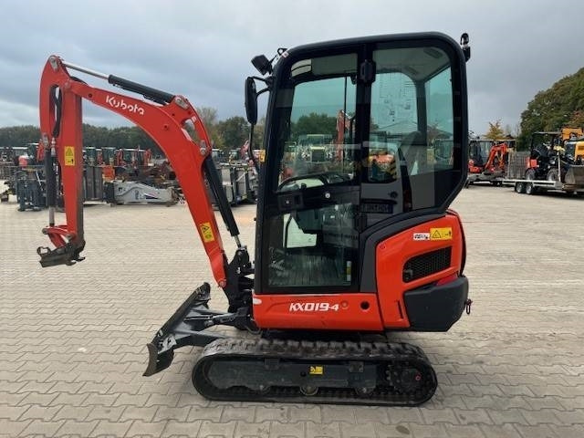 Kubota KX 019-4 - Minikotró: 2 kép. Kubota KX 019-4 - Minikotró: 2 kép.