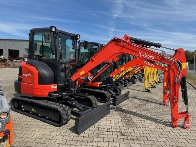 Kubota KX 037-4  - Minikotró: 3 kép. Kubota KX 037-4  - Minikotró: 3 kép.