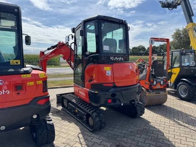 Kubota KX 037-4  - Minikotró: 1 kép. Kubota KX 037-4  - Minikotró: 1 kép.