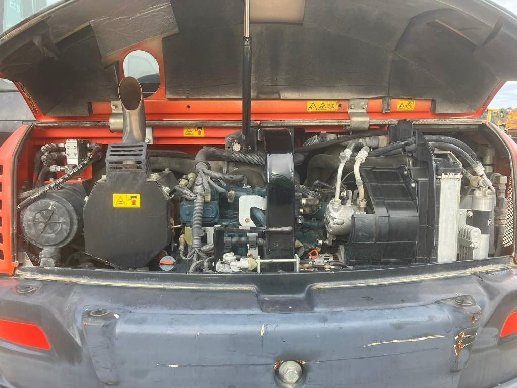 Kubota KX 080-4 Zentralschmierung - Minikotró: 5 kép. Kubota KX 080-4 Zentralschmierung - Minikotró: 5 kép.