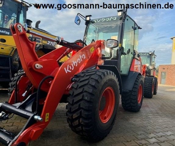 Kubota R 090 - Gumikerekes homlokrakodó: 1 kép. Kubota R 090 - Gumikerekes homlokrakodó: 1 kép.
