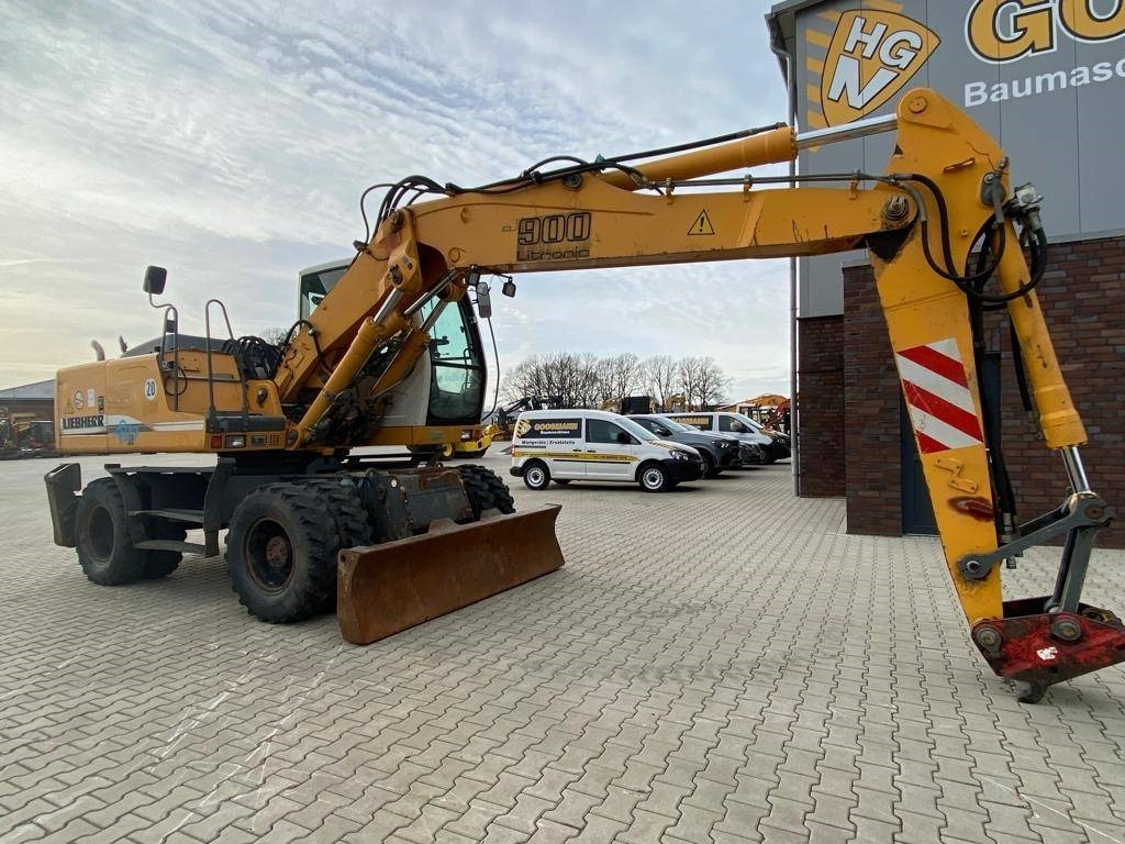 Liebherr A 900 C Litronic - Gumikerekes kotró: 3 kép. Liebherr A 900 C Litronic - Gumikerekes kotró: 3 kép.