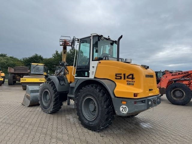 Liebherr L 514 - Gumikerekes homlokrakodó: 1 kép. Liebherr L 514 - Gumikerekes homlokrakodó: 1 kép.