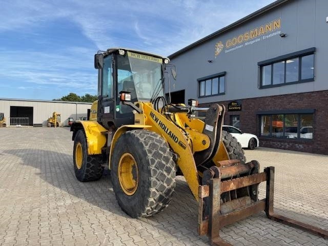 New Holland W 110 B W 110 B - Gumikerekes homlokrakodó: 5 kép. New Holland W 110 B W 110 B - Gumikerekes homlokrakodó: 5 kép.