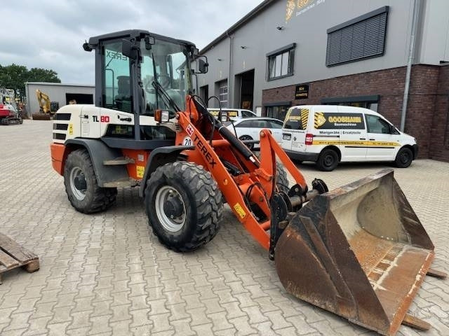 Terex TL 80 - Gumikerekes homlokrakodó: 1 kép. Terex TL 80 - Gumikerekes homlokrakodó: 1 kép.