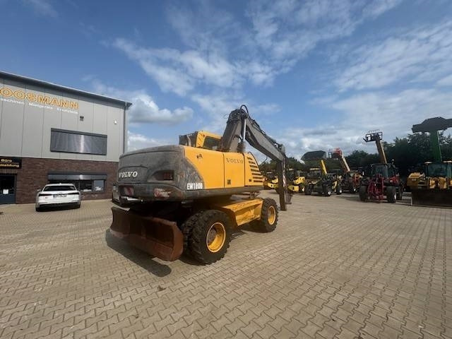 Volvo EW 180 B - Gumikerekes kotró: 5 kép. Volvo EW 180 B - Gumikerekes kotró: 5 kép.