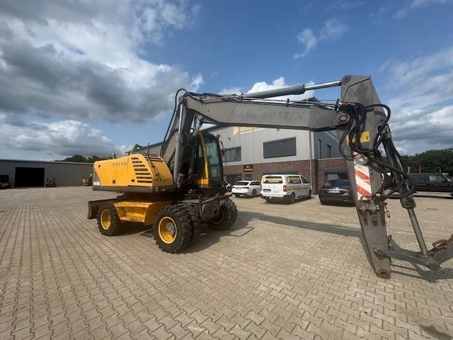 Volvo EW 180 B - Gumikerekes kotró: 4 kép. Volvo EW 180 B - Gumikerekes kotró: 4 kép.