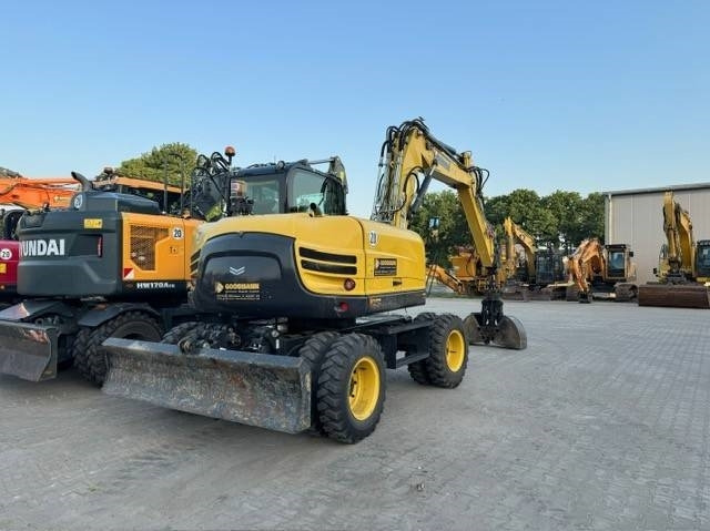 Yanmar B 110 W - Gumikerekes kotró: 3 kép. Yanmar B 110 W - Gumikerekes kotró: 3 kép.