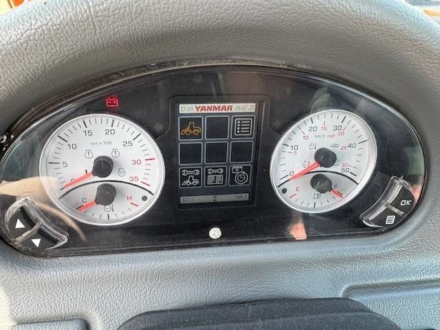 Yanmar V 100-5 - Gumikerekes homlokrakodó: 3 kép. Yanmar V 100-5 - Gumikerekes homlokrakodó: 3 kép.