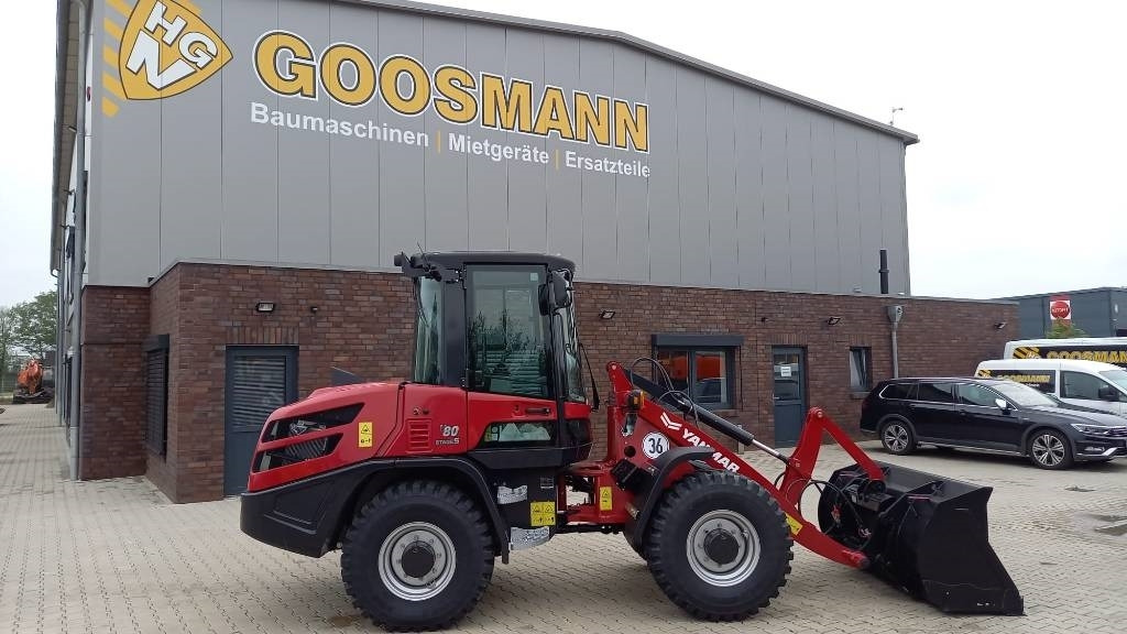 Yanmar V 80-5 Advance  - Gumikerekes homlokrakodó: 4 kép. Yanmar V 80-5 Advance  - Gumikerekes homlokrakodó: 4 kép.