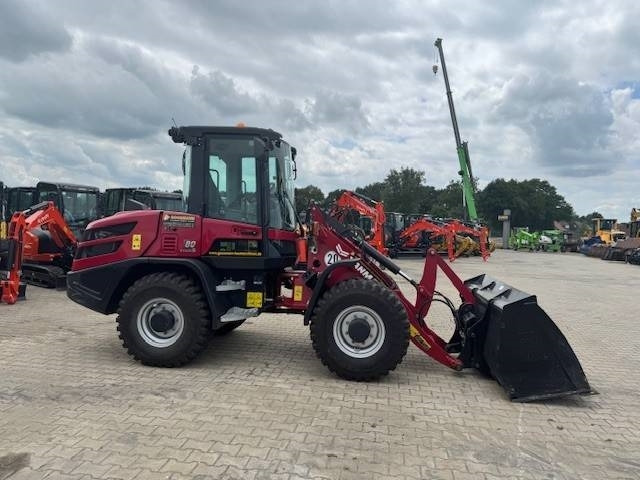 Yanmar V 80-5 - Gumikerekes homlokrakodó: 3 kép. Yanmar V 80-5 - Gumikerekes homlokrakodó: 3 kép.