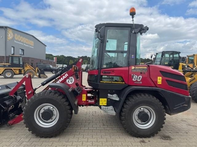 Yanmar V 80-5 - Gumikerekes homlokrakodó: 1 kép. Yanmar V 80-5 - Gumikerekes homlokrakodó: 1 kép.