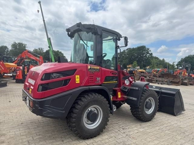 Yanmar V 80-5 - Gumikerekes homlokrakodó: 4 kép. Yanmar V 80-5 - Gumikerekes homlokrakodó: 4 kép.