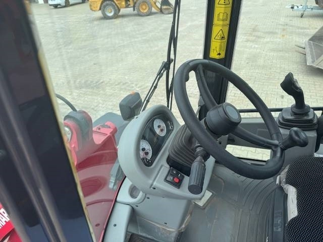 Gumikerekes homlokrakodó Yanmar V 80-5: 13 kép.