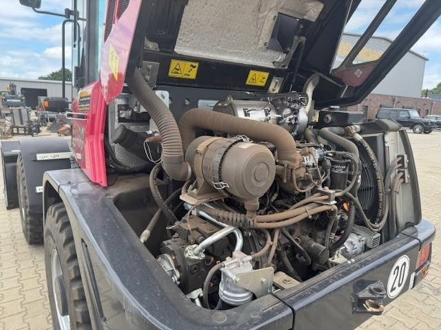 Gumikerekes homlokrakodó Yanmar V 80-5: 6 kép.