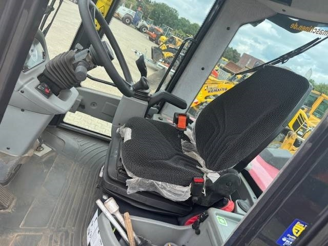 Gumikerekes homlokrakodó Yanmar V 80-5: 14 kép.