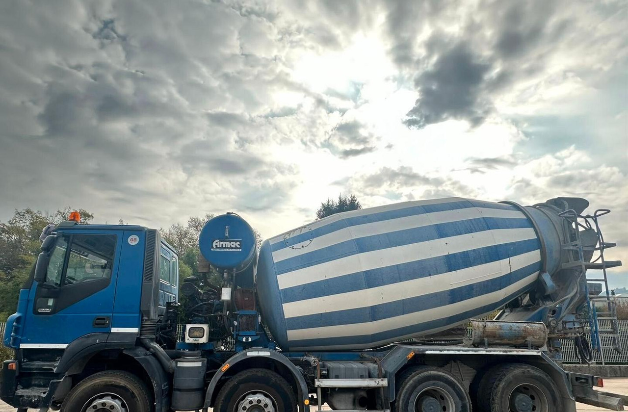 Autobetoniera Iveco Trakker 450 euro 5 - Betonmixer: 3 kép. Autobetoniera Iveco Trakker 450 euro 5 - Betonmixer: 3 kép.