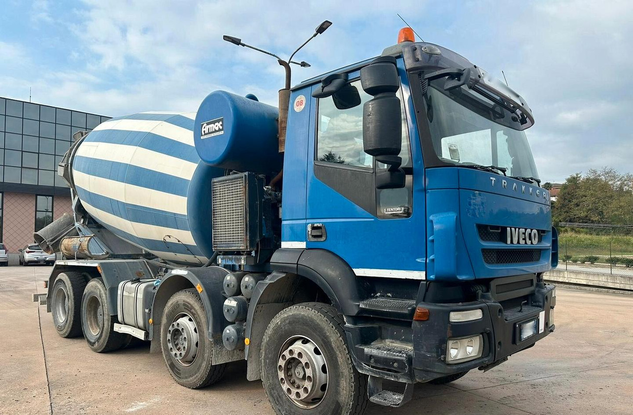 Autobetoniera Iveco Trakker 450 euro 5 - Betonmixer: 1 kép. Autobetoniera Iveco Trakker 450 euro 5 - Betonmixer: 1 kép.