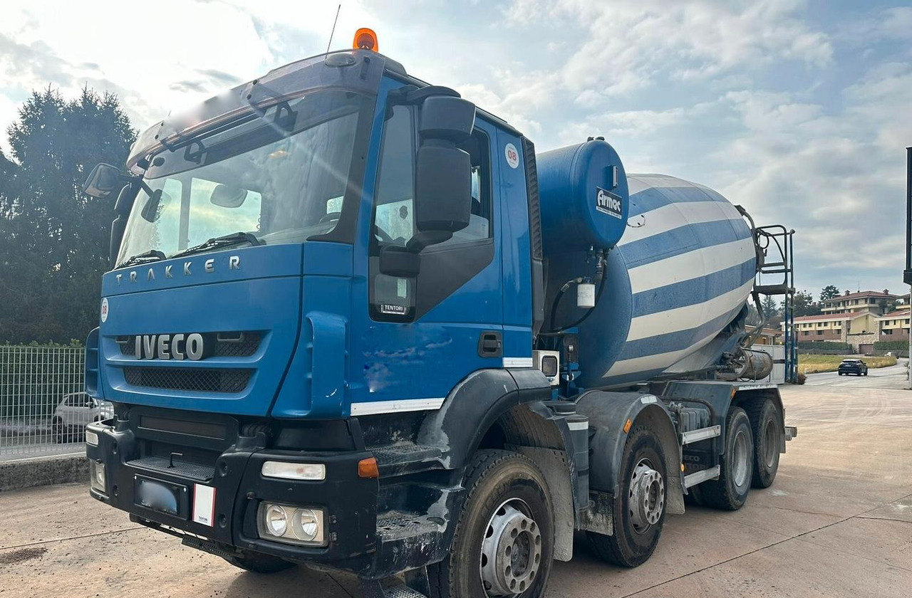 Autobetoniera Iveco Trakker 450 euro 5 - Betonmixer: 2 kép. Autobetoniera Iveco Trakker 450 euro 5 - Betonmixer: 2 kép.